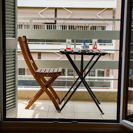 An For 2-4 Friends. * Tessalónica