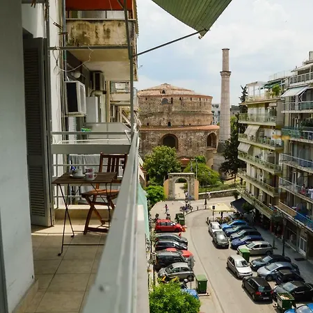 An For 2-4 Friends. * Θεσσαλονίκη