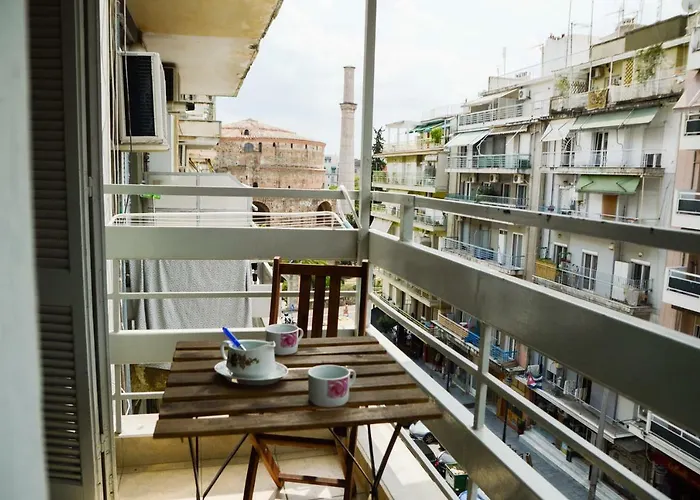 An For 2-4 Friends. * Thessaloniki